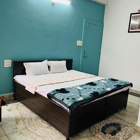 Tiwari G Home Stay อุจเจน ภายนอก รูปภาพ