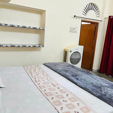 Tiwari G Home Stay อุจเจน ภายนอก รูปภาพ
