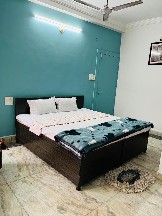 Tiwari G Home Stay อุจเจน ภายนอก รูปภาพ