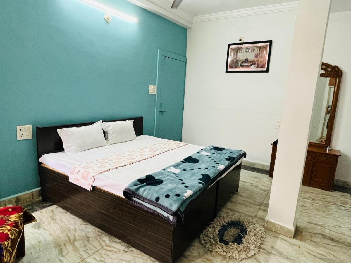 Tiwari G Home Stay อุจเจน ภายนอก รูปภาพ