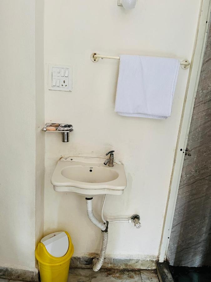 Tiwari G Home Stay อุจเจน ภายนอก รูปภาพ