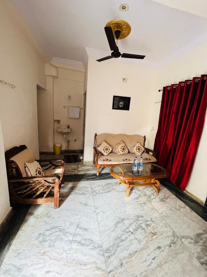 Tiwari G Home Stay อุจเจน ภายนอก รูปภาพ