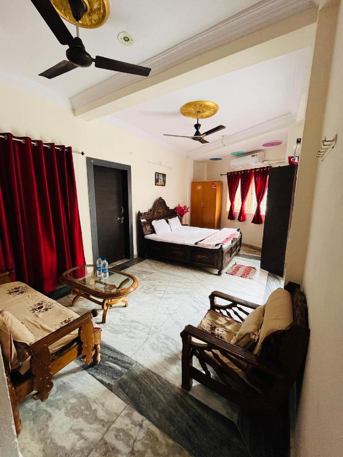 Tiwari G Home Stay อุจเจน ภายนอก รูปภาพ