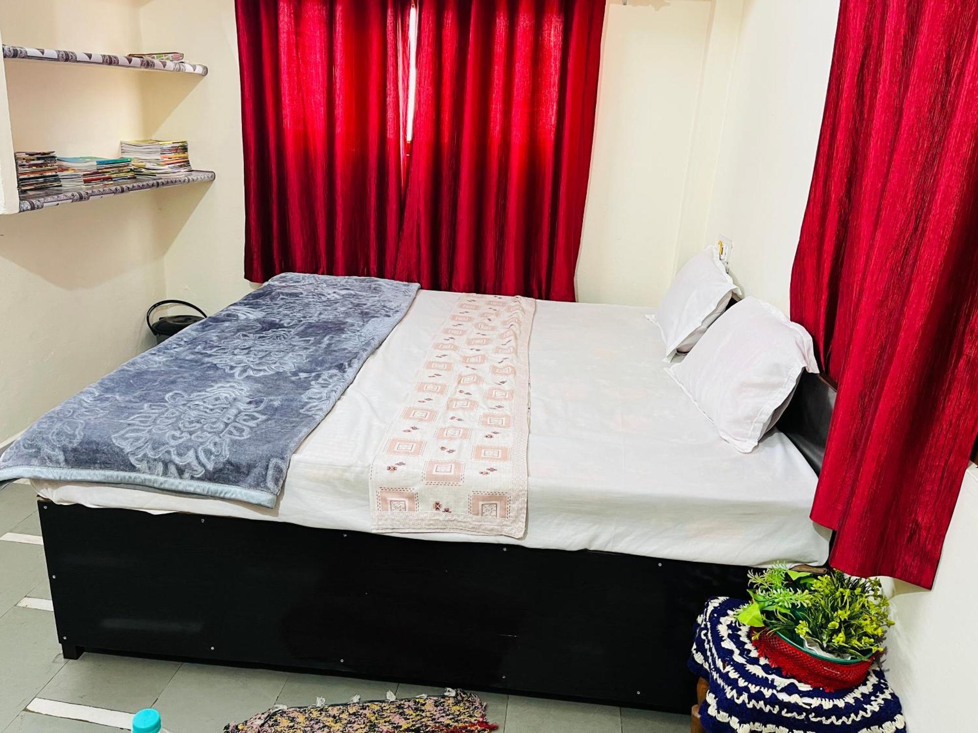 Tiwari G Home Stay อุจเจน ภายนอก รูปภาพ