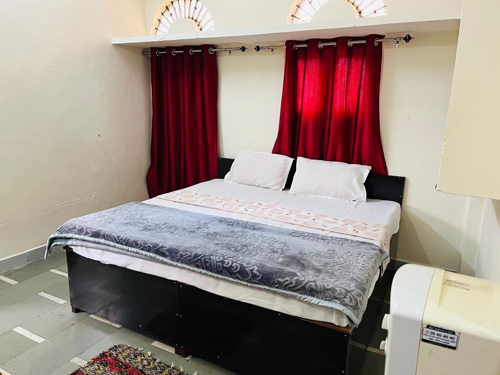 Tiwari G Home Stay อุจเจน ภายนอก รูปภาพ