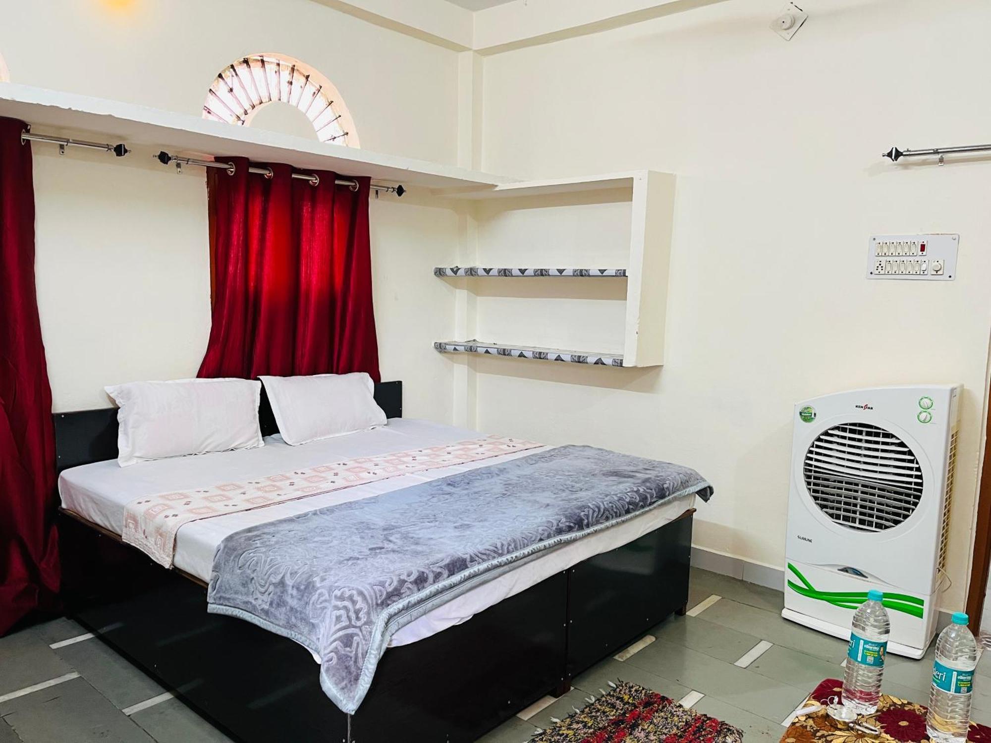 Tiwari G Home Stay อุจเจน ภายนอก รูปภาพ