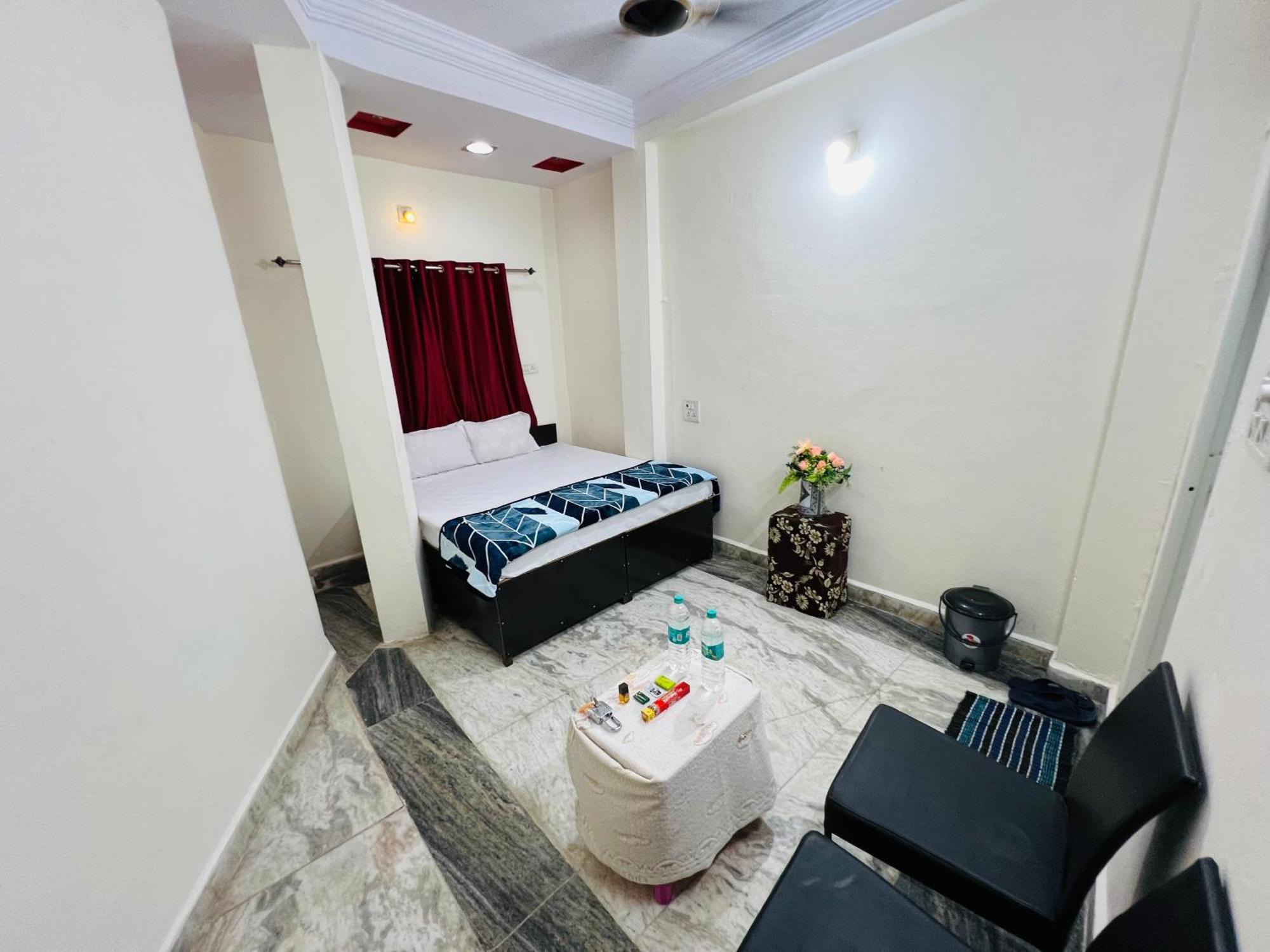 Tiwari G Home Stay อุจเจน ภายนอก รูปภาพ