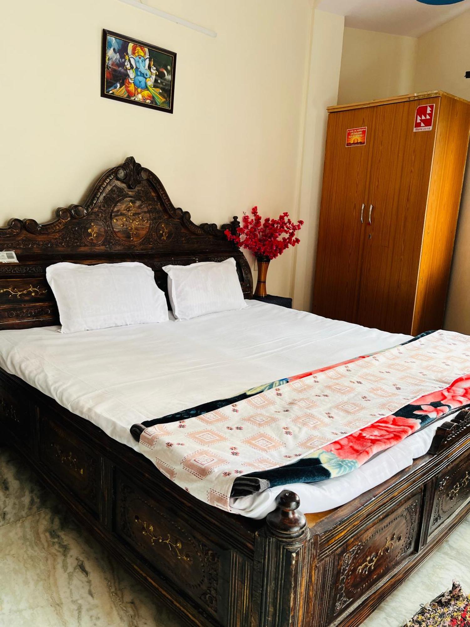 Tiwari G Home Stay อุจเจน ภายนอก รูปภาพ